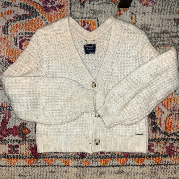 Abercrombie & Fitch Sweaters - Abercrombie and fitch cropped cardigan